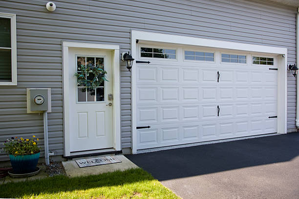 24/7 Emergency Garage Door Panel Replacement experts in Roslyn, PA